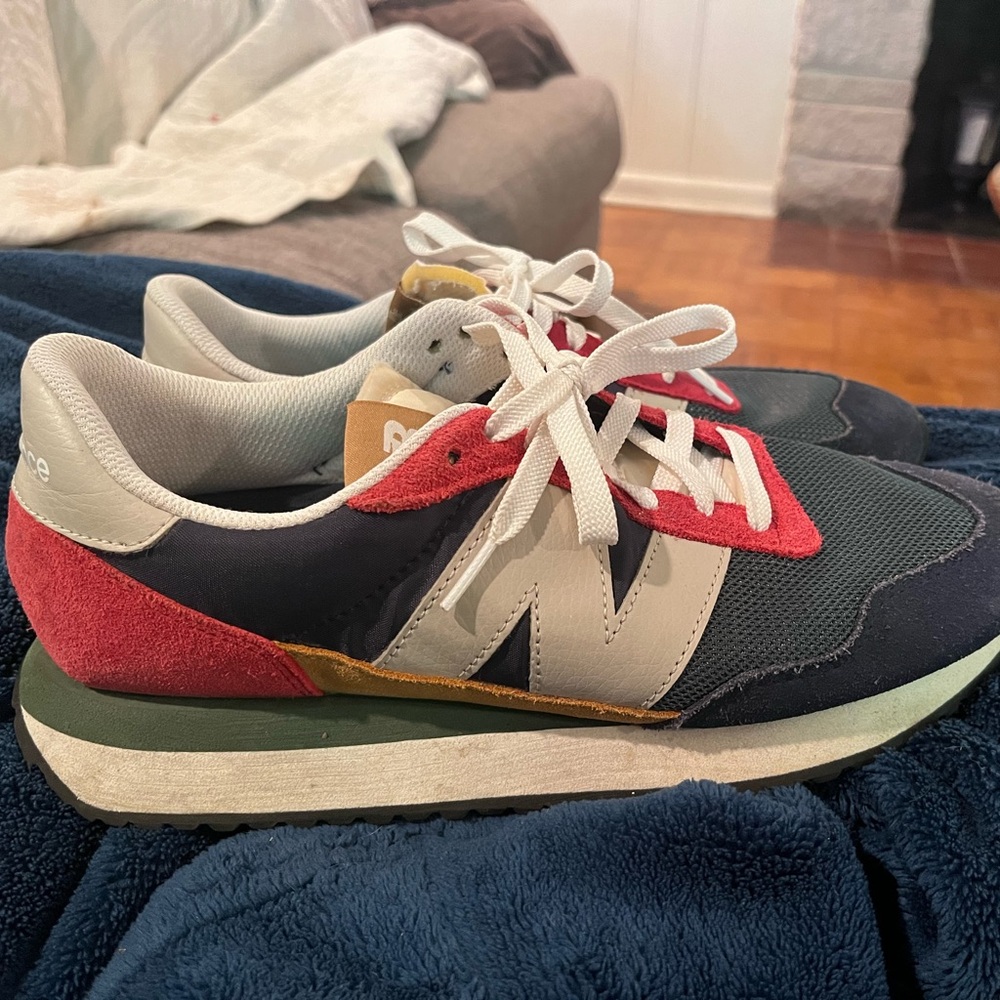 Men’s New Balance 237s. Size 10.5. Excellent condition.
